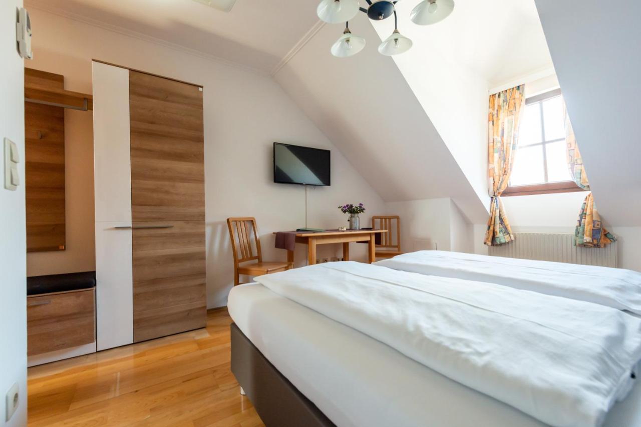 Weingut Burger Hotell Kalladorf Exteriör bild