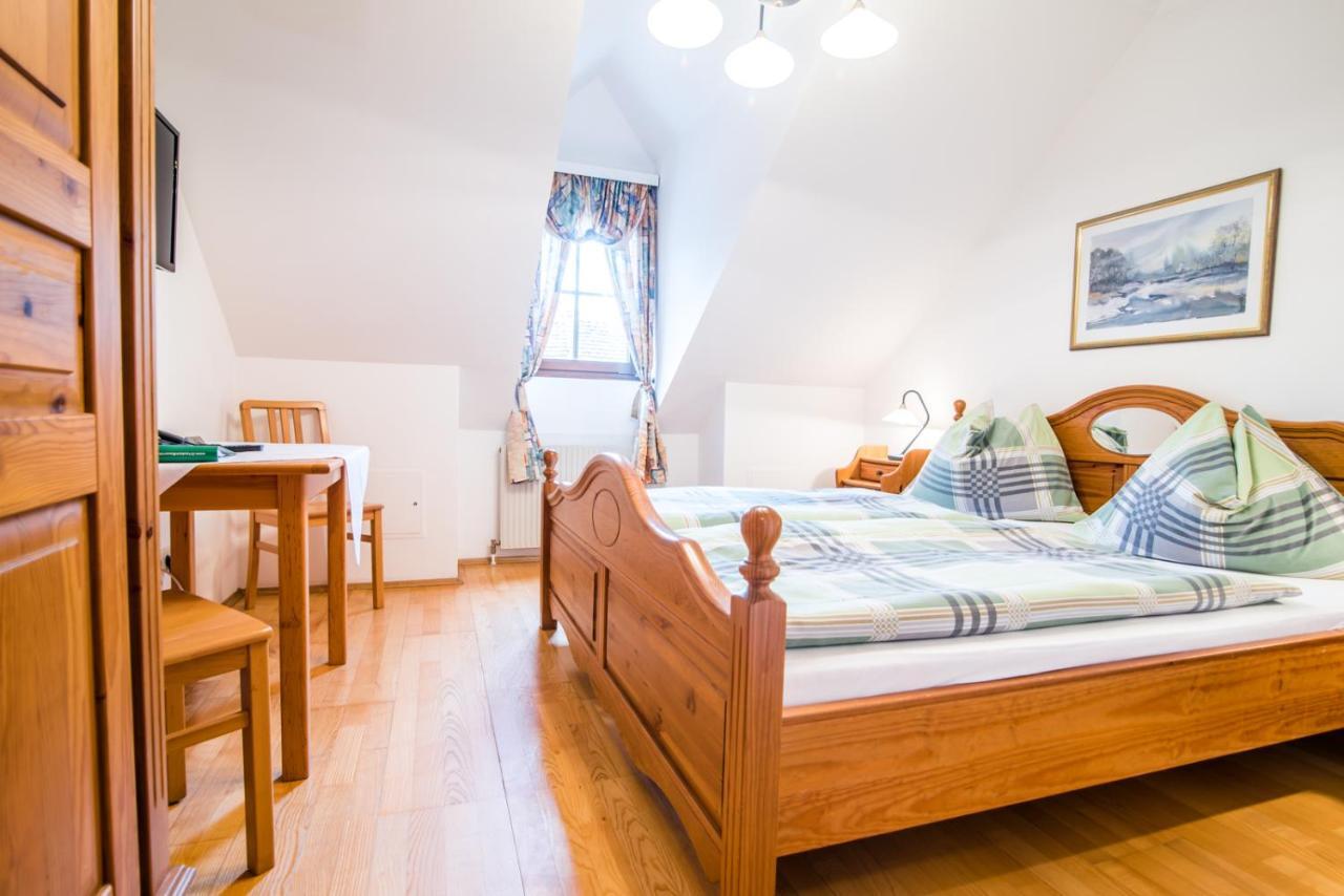 Weingut Burger Hotell Kalladorf Exteriör bild
