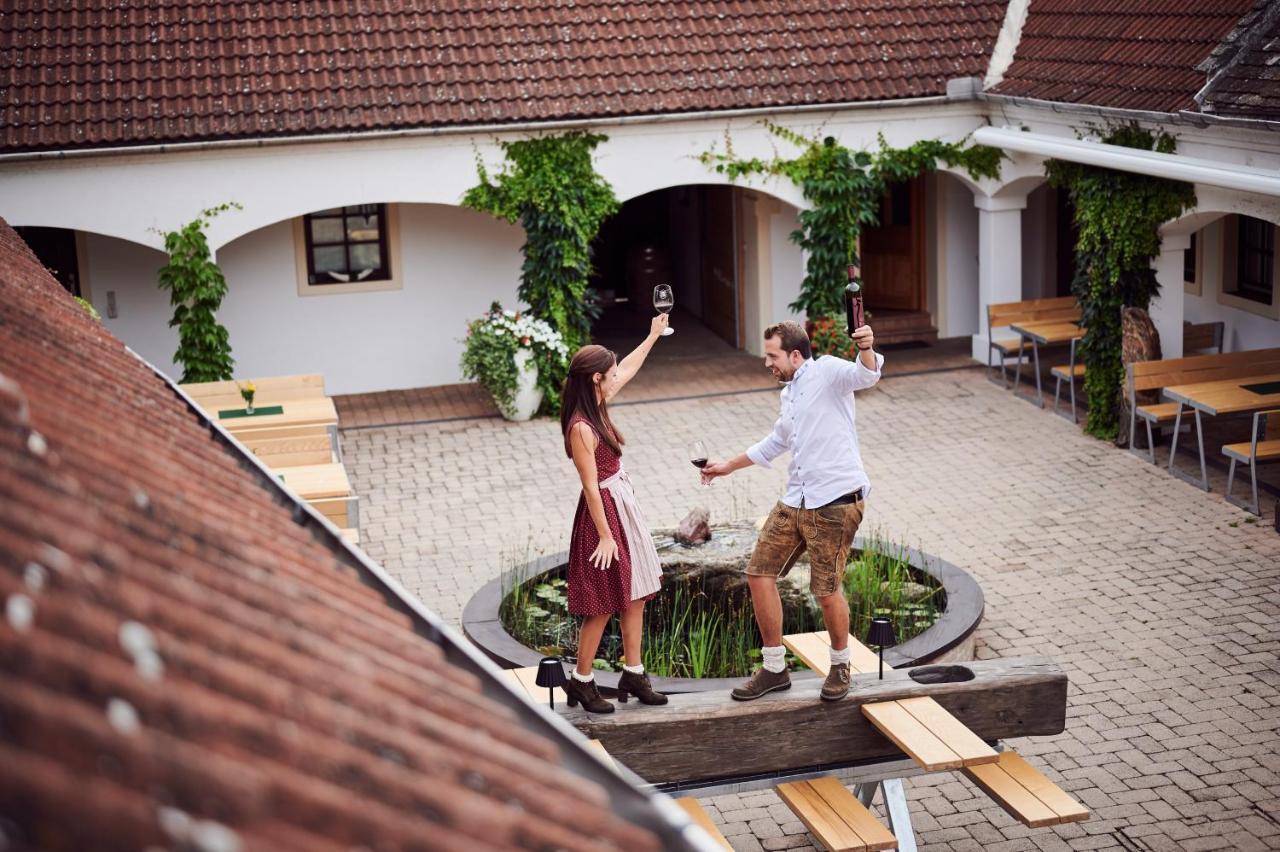 Weingut Burger Hotell Kalladorf Exteriör bild