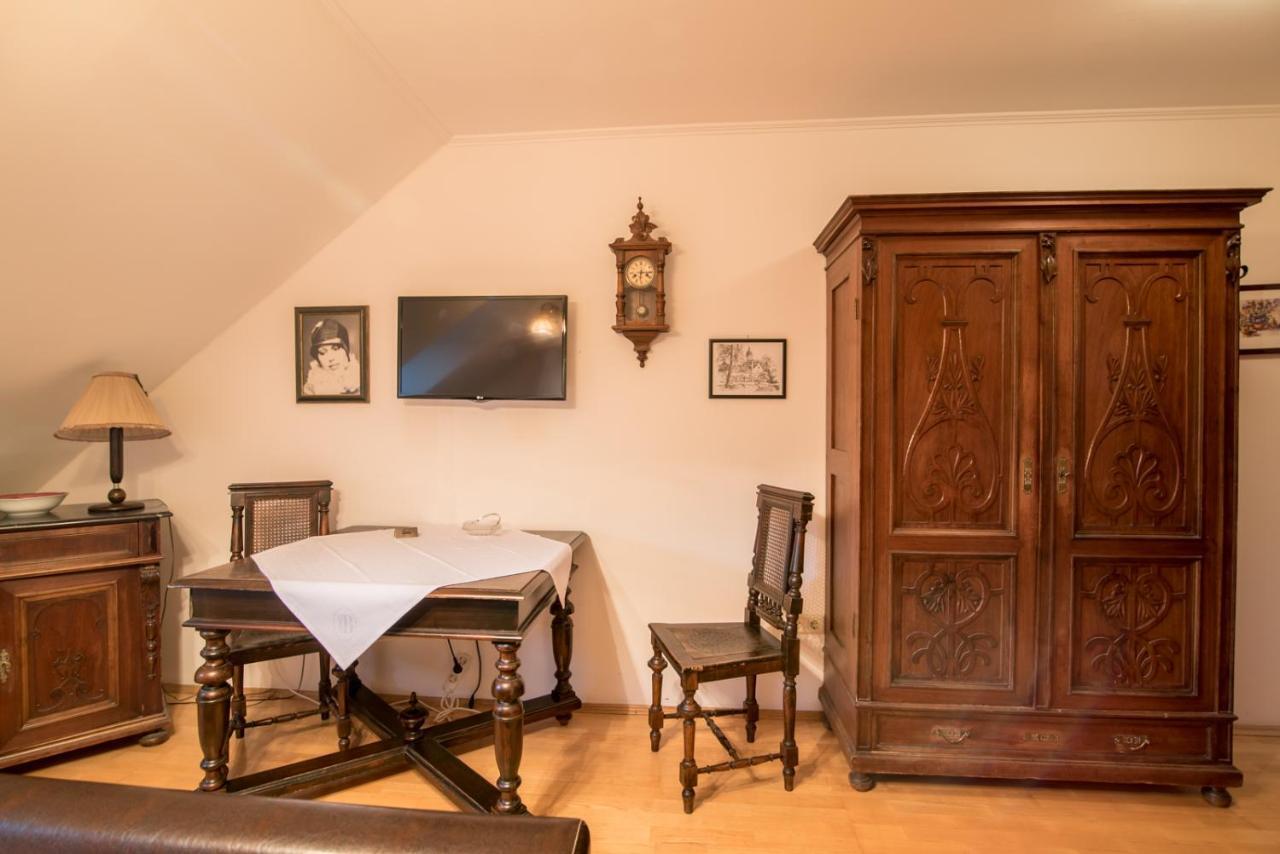 Weingut Burger Hotell Kalladorf Exteriör bild