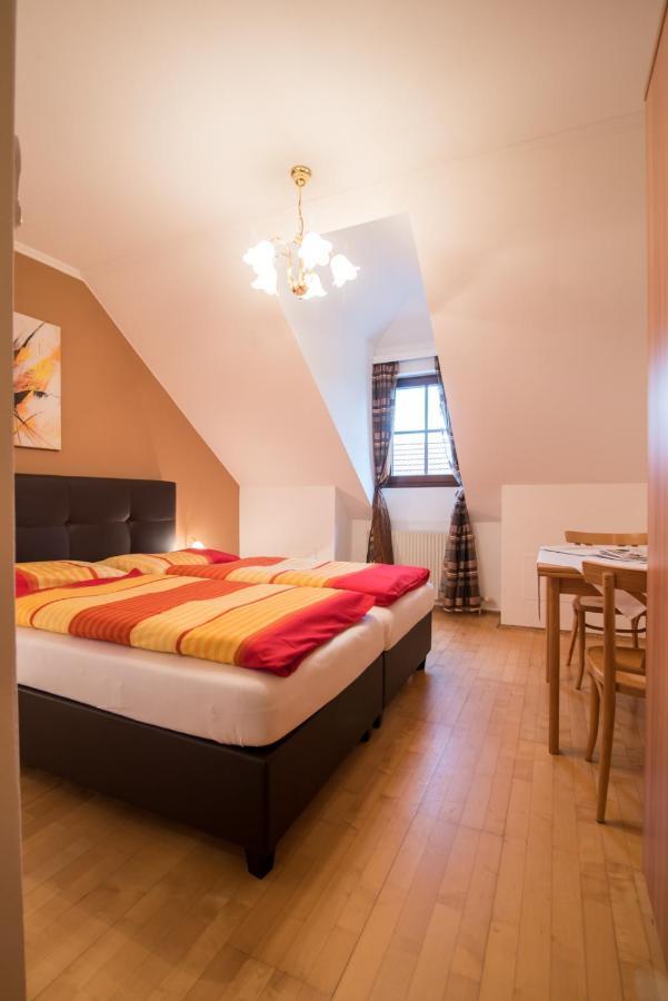 Weingut Burger Hotell Kalladorf Exteriör bild